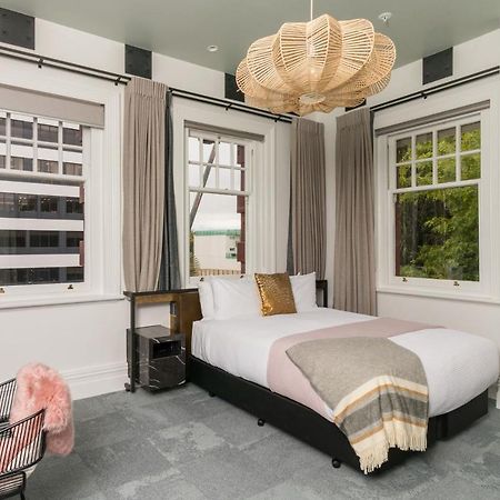 Clarence Boutique Hotel タウランガ エクステリア 写真