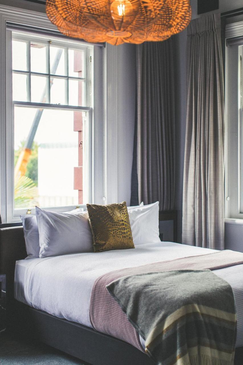 Clarence Boutique Hotel タウランガ エクステリア 写真